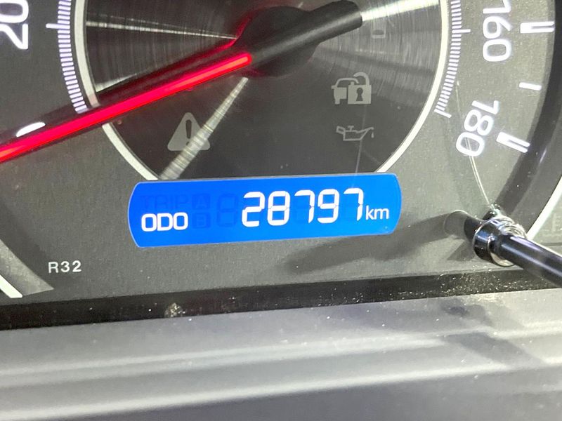 2017 Toyota Voxy DBA-ZRR80G (UW-6a5d937b930c0)[2]