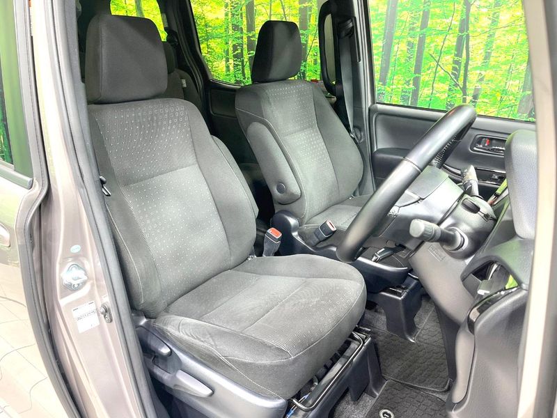 2017 Toyota Voxy DBA-ZRR80G (UW-6a5d937b930c0)[17]