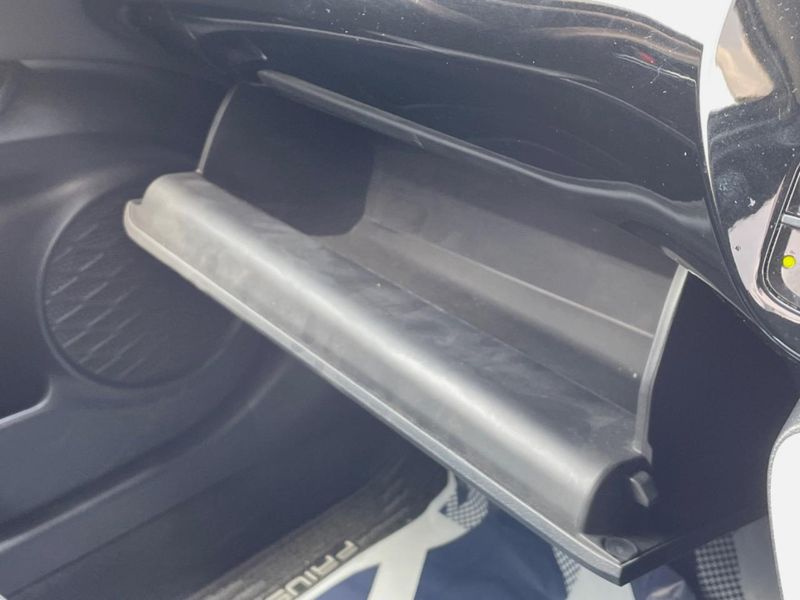 2017 Toyota Prius DAA-ZVW50 (UW-6a5d9399c6c43)[4]