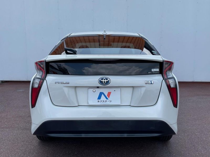 2017 Toyota Prius DAA-ZVW50 (UW-6a5d9399c6c43)[28]