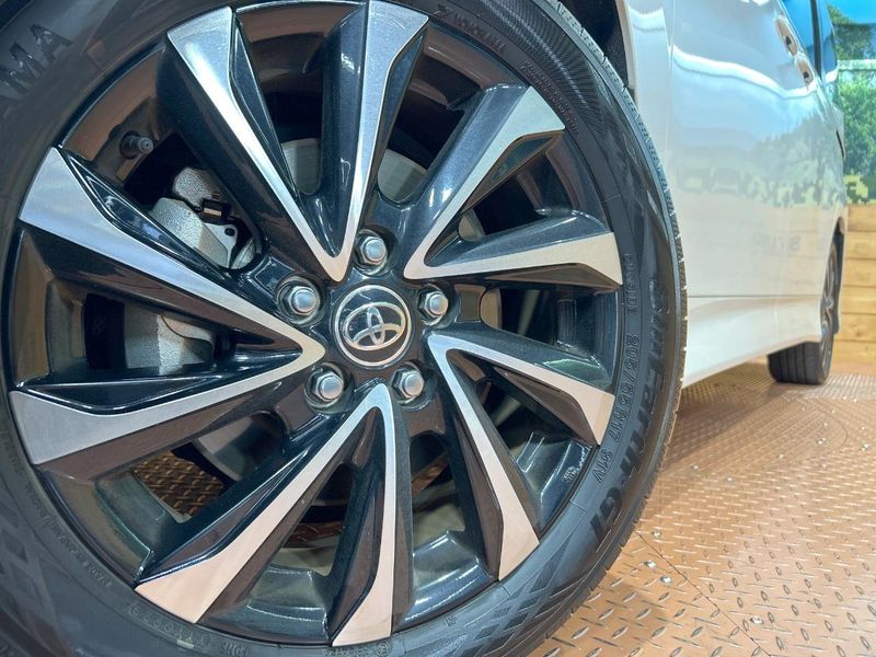 2023 Toyota Noah 6AA-ZWR90W (UW-6a5d93b2a12d2)[7]