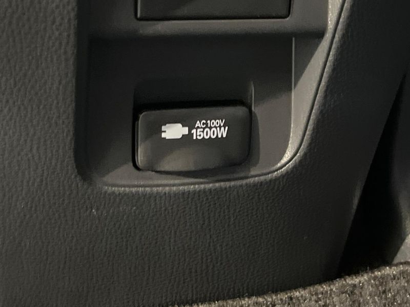 2023 Toyota Voxy 6AA-ZWR90W (UW-6a5d93b6b990c)[28]