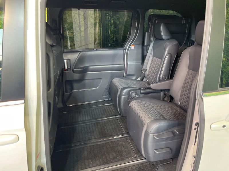 2023 Toyota Voxy 6AA-ZWR90W (UW-6a5d93b6b990c)[26]