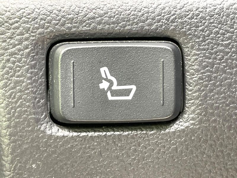 2017 Toyota C-HR DAA-ZYX10 (UW-6a5d93bfcc2b3)[23]