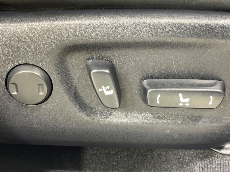 2014 Toyota Harrier Hybrid DAA-AVU65W (UW-6a5ee1a364c98)[9]