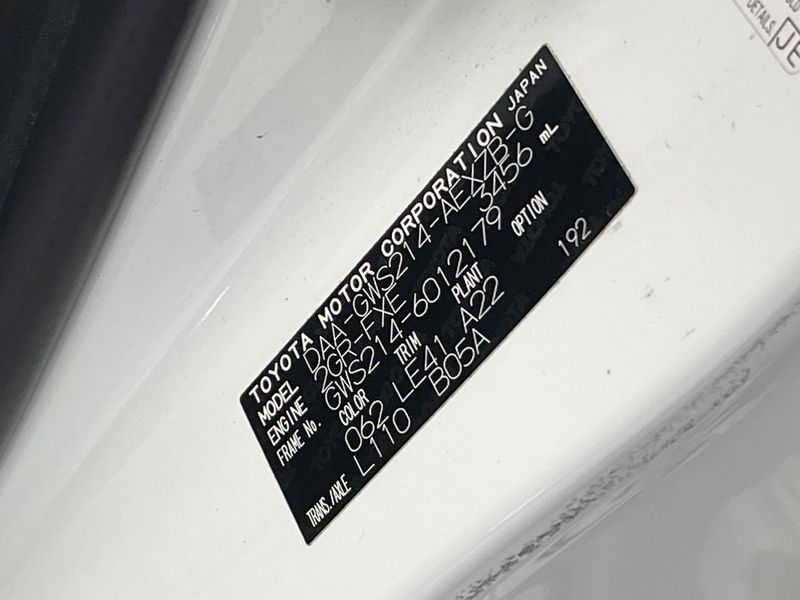 2016 Toyota Crown Majesta DAA-GWS214 (UW-6a5ee2723e631)[1]