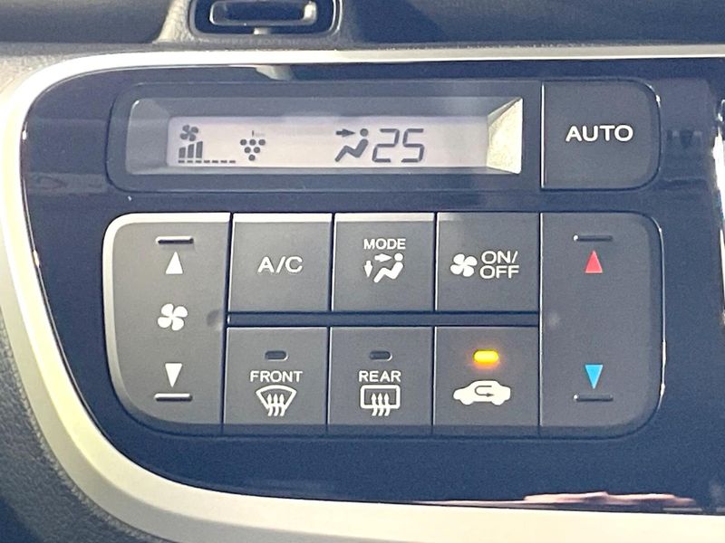 2015 Honda N-BOX CUSTOM DBA-JF1 (UW-6a5ee2b0eb29e)[28]