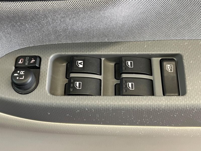 2016 Daihatsu Cast DBA-LA250S (UW-6a5ee329c32d5)[13]
