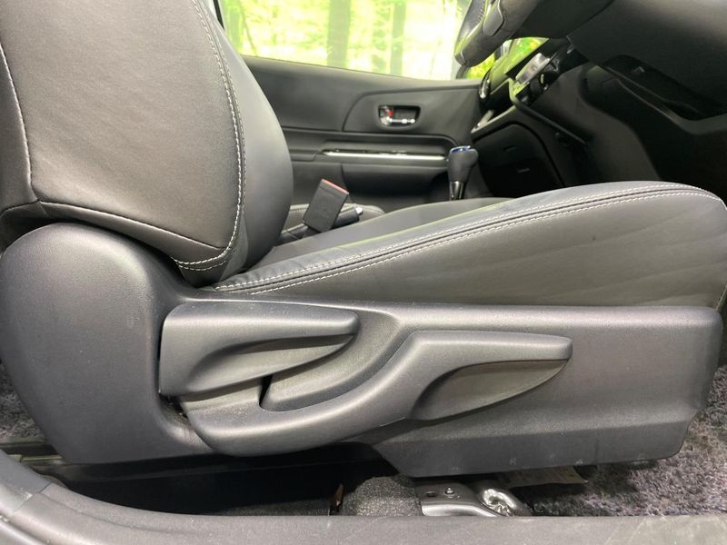 2016 Toyota Aqua DAA-NHP10 (UW-6a5ee43aa81e5)[10]