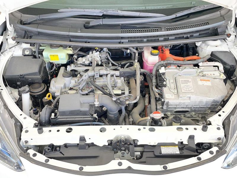 2016 Toyota Aqua DAA-NHP10 (UW-6a5ee43aa81e5)[4]