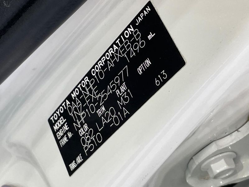 2016 Toyota Aqua DAA-NHP10 (UW-6a5ee43aa81e5)[1]