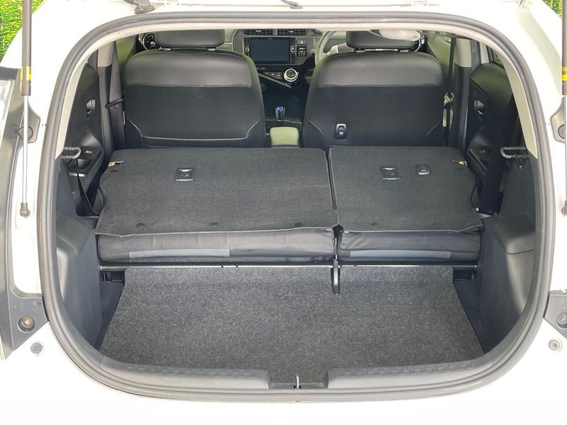 2016 Toyota Aqua DAA-NHP10 (UW-6a5ee43aa81e5)[23]