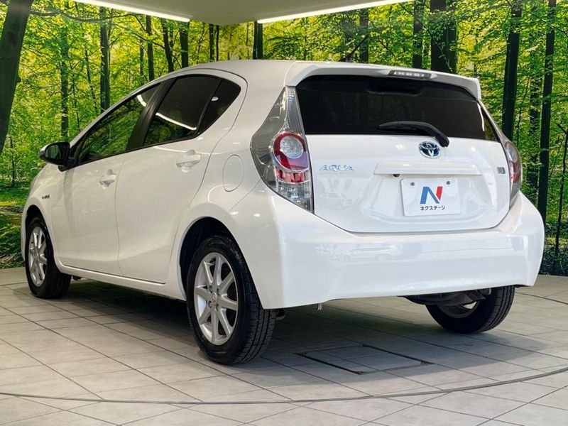 2013 Toyota Aqua DAA-NHP10 (UW-6a5ee43f08082)[9]