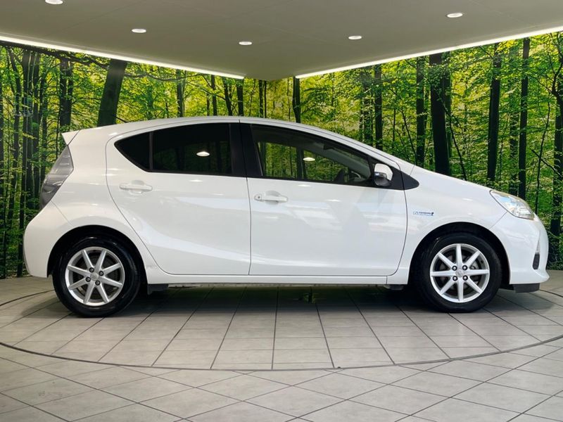 2013 Toyota Aqua DAA-NHP10 (UW-6a5ee43f08082)[6]
