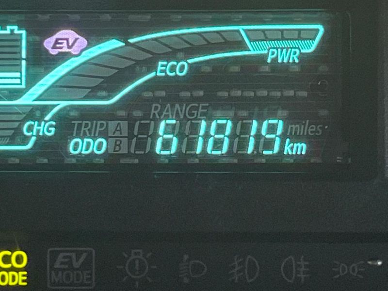 2013 Toyota Aqua DAA-NHP10 (UW-6a5ee43f08082)[2]