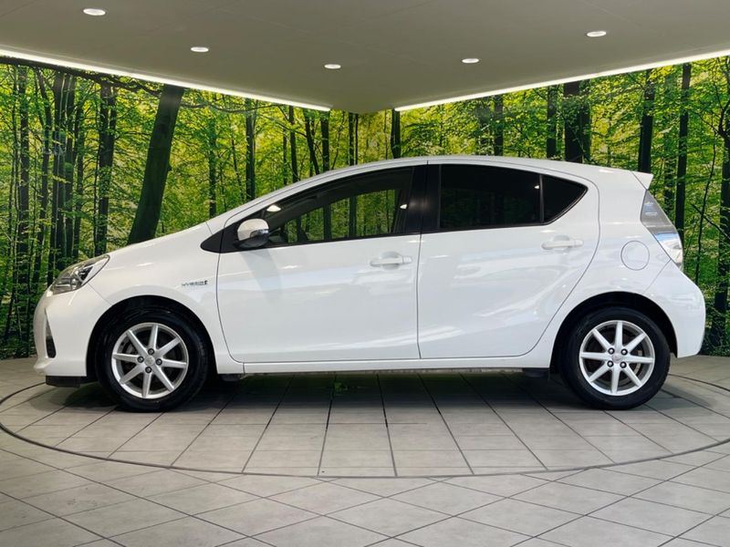 2013 Toyota Aqua DAA-NHP10 (UW-6a5ee43f08082)[10]