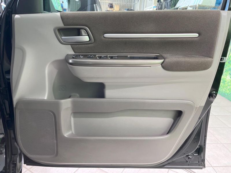 2015 Honda Step Wagon DBA-RP1 (UW-6a5ee461e8ad7)[16]