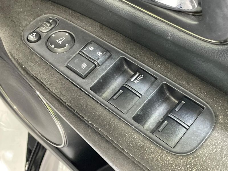 2016 Honda Vezel DAA-RU3 (UW-6a5ee46929014)[21]