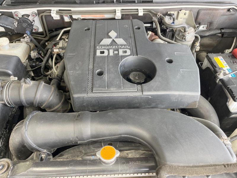 2011 Mitsubishi Pajero LDA-V98W (UW-6a5ee4b2c3577)[12]