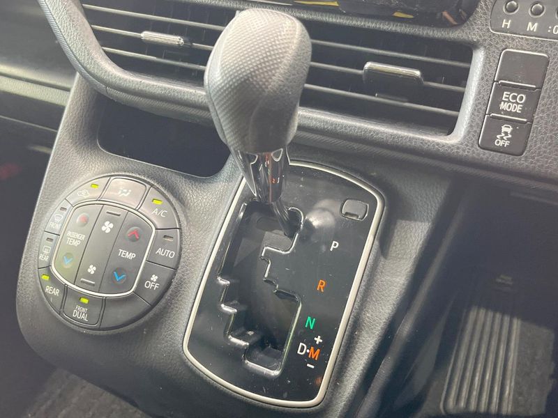 2016 Toyota Voxy DBA-ZRR80G (UW-6a5ee4f942834)[26]