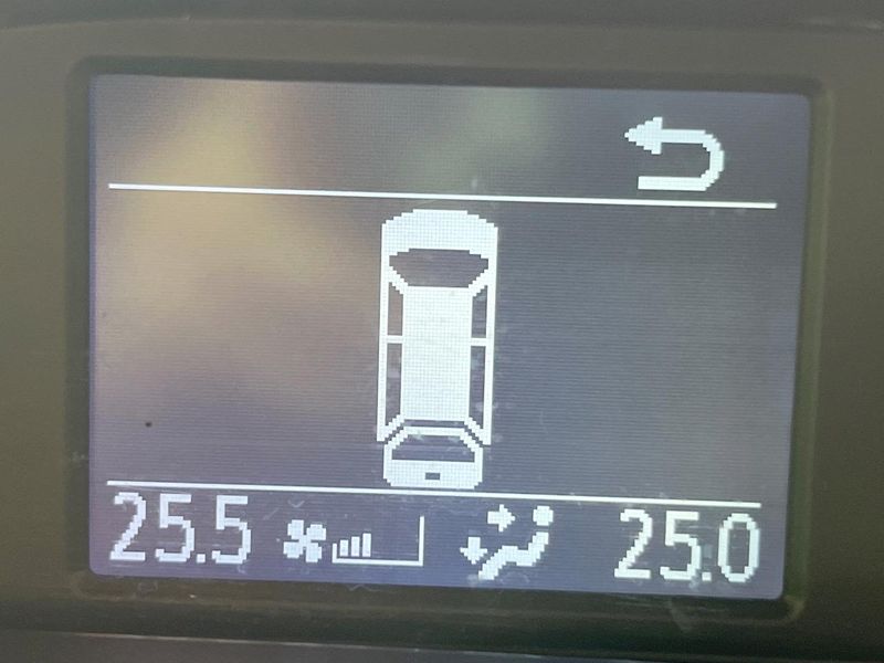 2016 Toyota Voxy DBA-ZRR80G (UW-6a5ee4f942834)[25]