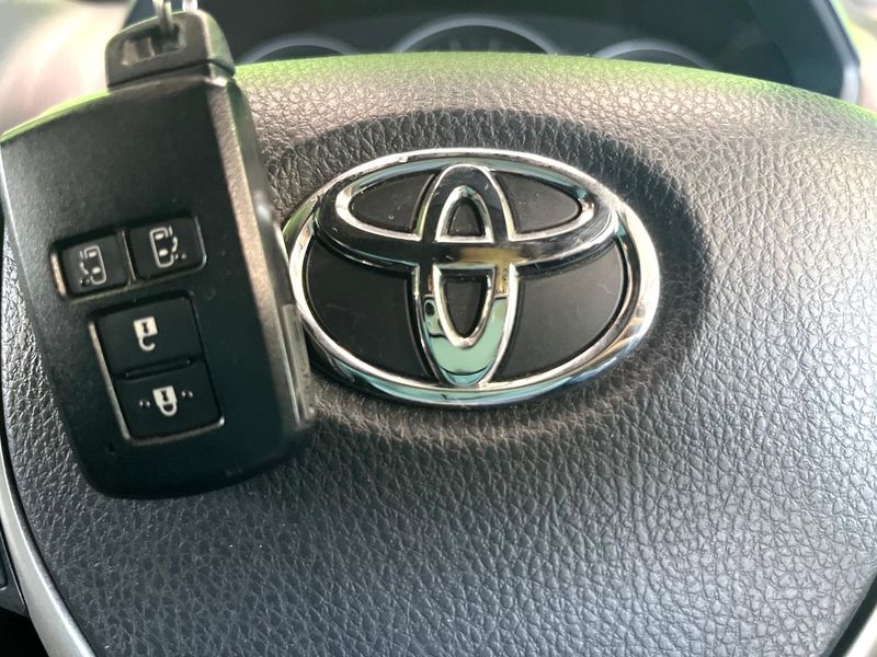 2017 Toyota Noah DBA-ZRR80G (UW-6a5ee4fccecda)[18]