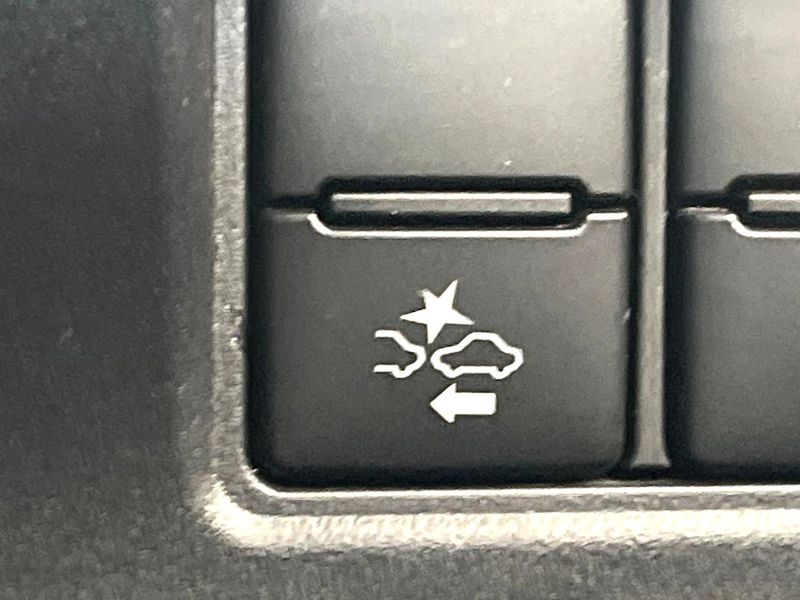 2017 Toyota Noah DBA-ZRR80G (UW-6a5ee4fccecda)[12]