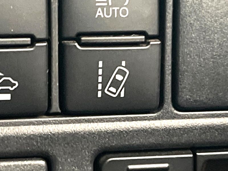 2017 Toyota Noah DBA-ZRR80G (UW-6a5ee4fccecda)[13]