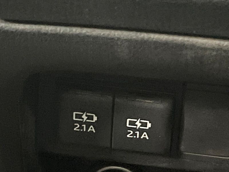 2017 Toyota Noah DBA-ZRR80G (UW-6a5ee4fccecda)[17]