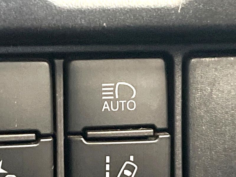2017 Toyota Noah DBA-ZRR80G (UW-6a5ee4fccecda)[14]