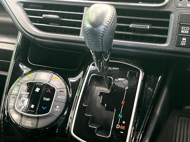 2017 Toyota Noah DBA-ZRR80G (UW-6a5ee4fccecda)[5]