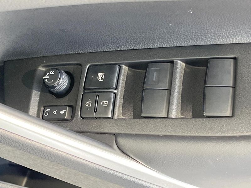 2024 Toyota Corolla Cross 6AA-ZVG13 (UW-6a5ee50e69e20)[23]