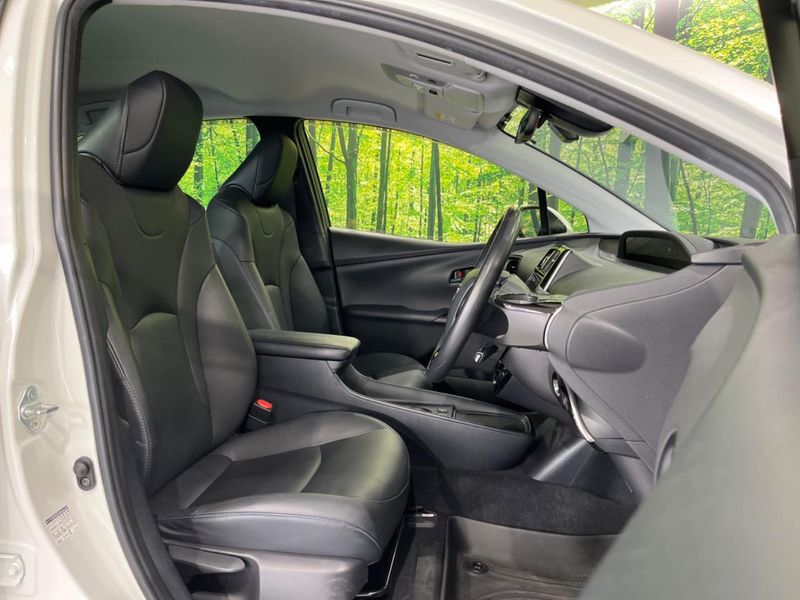 2019 Toyota Prius DAA-ZVW51 (UW-6a5ee52163f2e)[9]