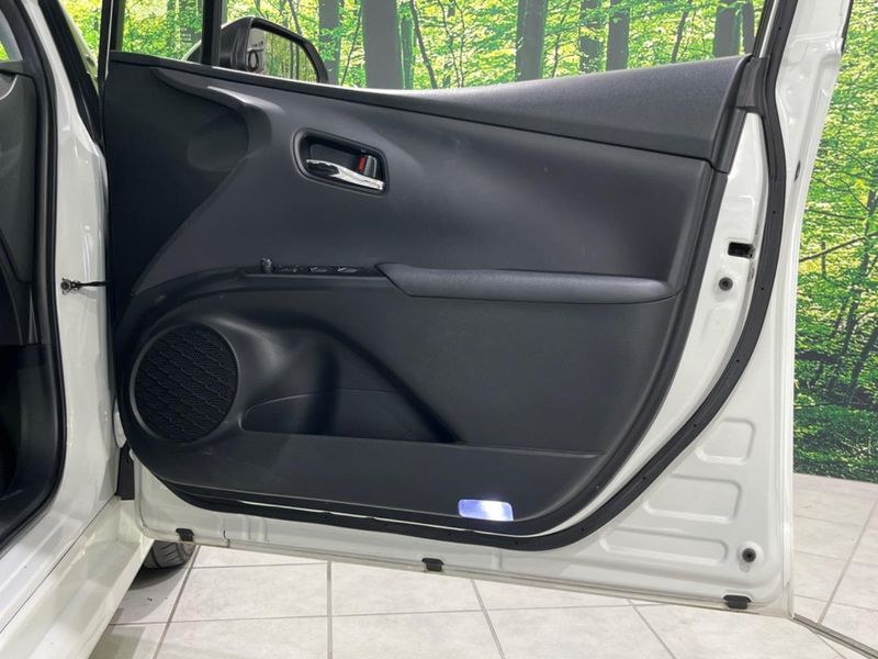 2019 Toyota Prius DAA-ZVW51 (UW-6a5ee52163f2e)[24]