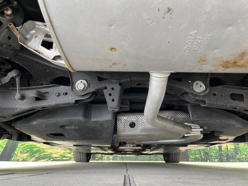 2019 Toyota Prius DAA-ZVW51 (UW-6a5ee52163f2e)[17]