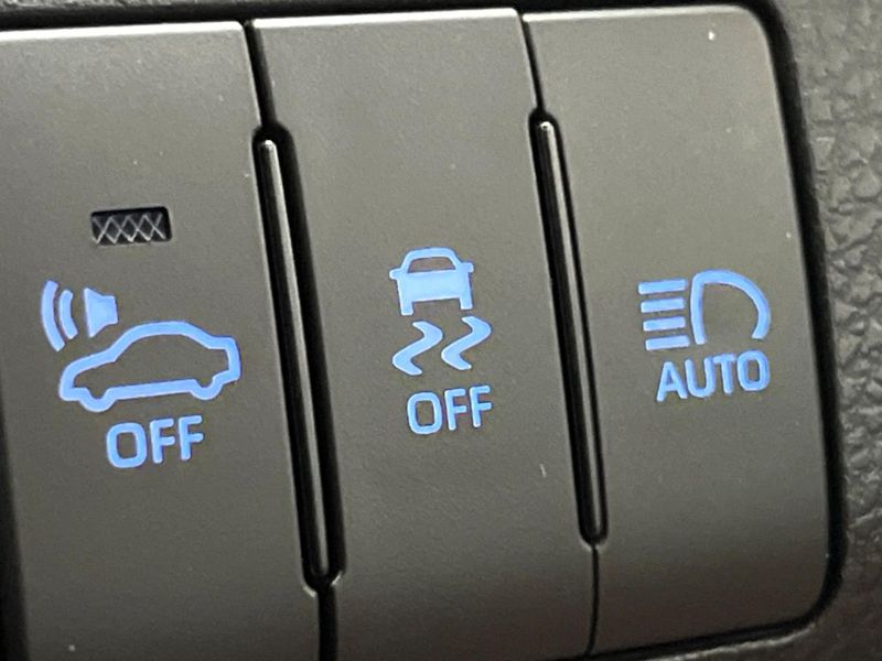 2017 Toyota Harrier Hybrid DAA-AVU65W (UW-6a60334052c54)[24]