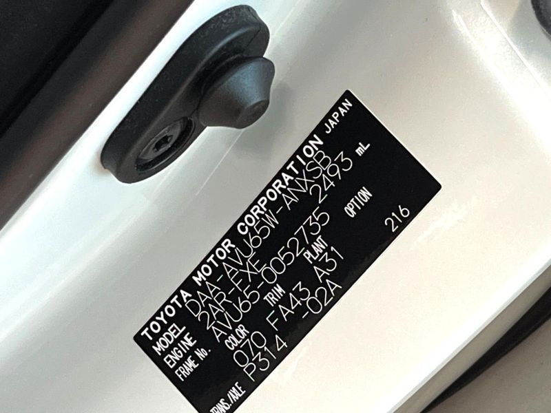 2017 Toyota Harrier Hybrid DAA-AVU65W (UW-6a60334052c54)[1]