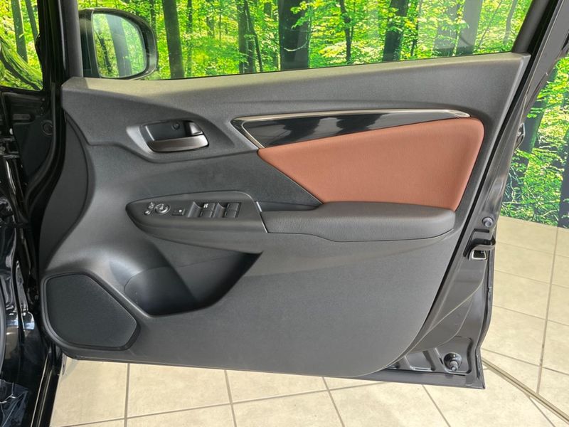 2017 Honda Fit Hybrid DAA-GP5 (UW-6a6034003a8e6)[20]