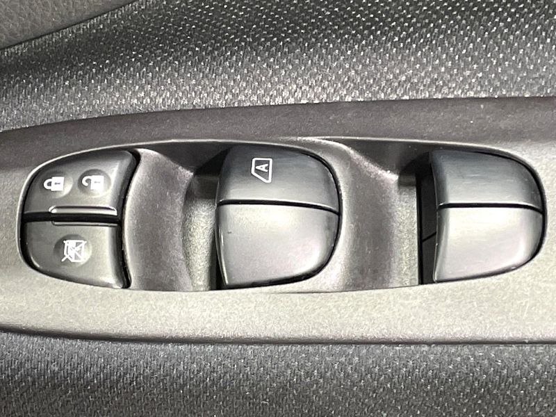 2014 Nissan Serena DAA-HFC26 (UW-6a60343706ddd)[27]