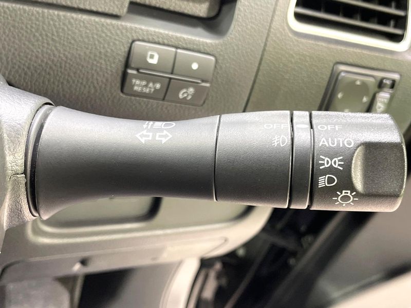 2014 Nissan Serena DAA-HFC26 (UW-6a60343706ddd)[24]