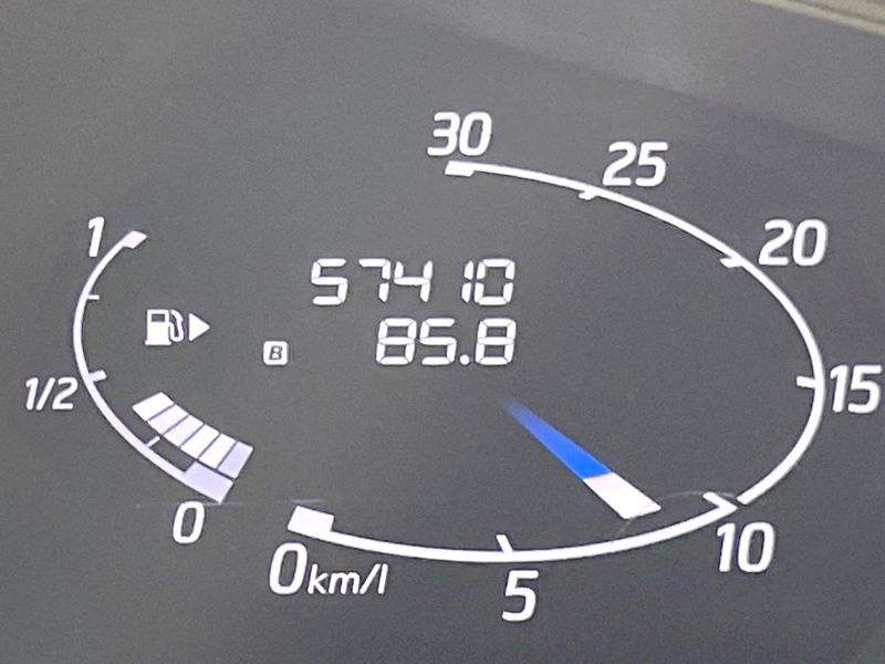 2014 Nissan Serena DAA-HFC26 (UW-6a60343706ddd)[2]