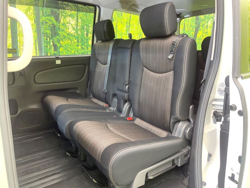 2015 Nissan Serena DAA-HFC26 (UW-6a603437e45f7)[18]