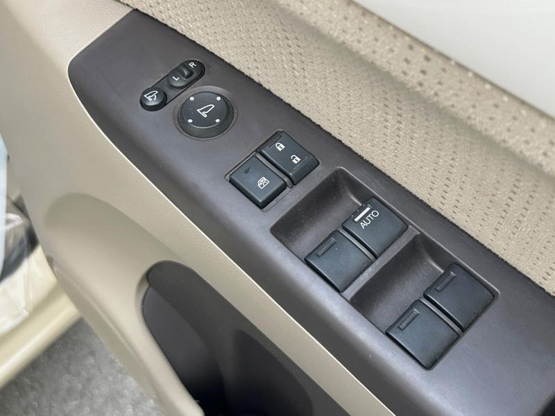 2017 Honda N-BOX DBA-JF1 (UW-6a6034616d2c2)[17]