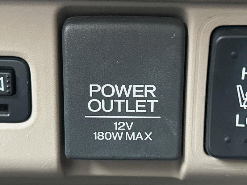 2017 Honda N-BOX DBA-JF1 (UW-6a6034616d2c2)[28]