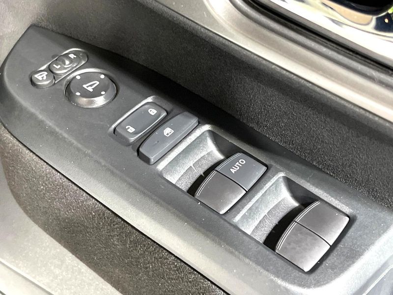 2023 Honda N-BOX CUSTOM 6BA-JF5 (UW-6a60349a7e205)[5]