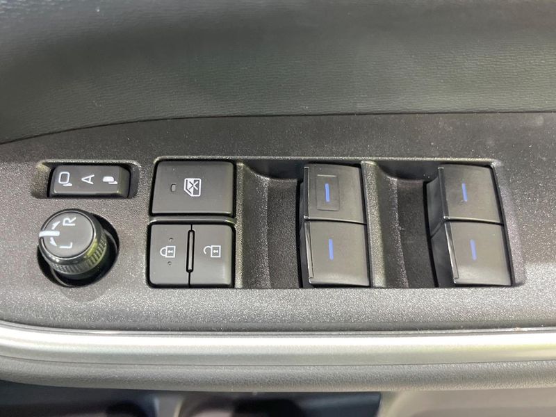 2023 Toyota Voxy 6BA-MZRA90W (UW-6a6035f46c9fc)[16]