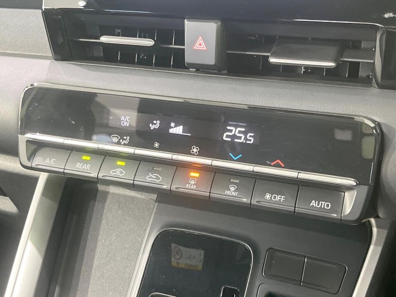 2023 Toyota Voxy 6BA-MZRA90W (UW-6a6035f46c9fc)[26]