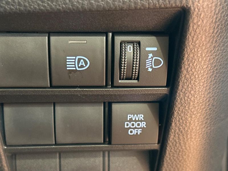 2024 Toyota Voxy 6BA-MZRA90W (UW-6a6035f803621)[5]