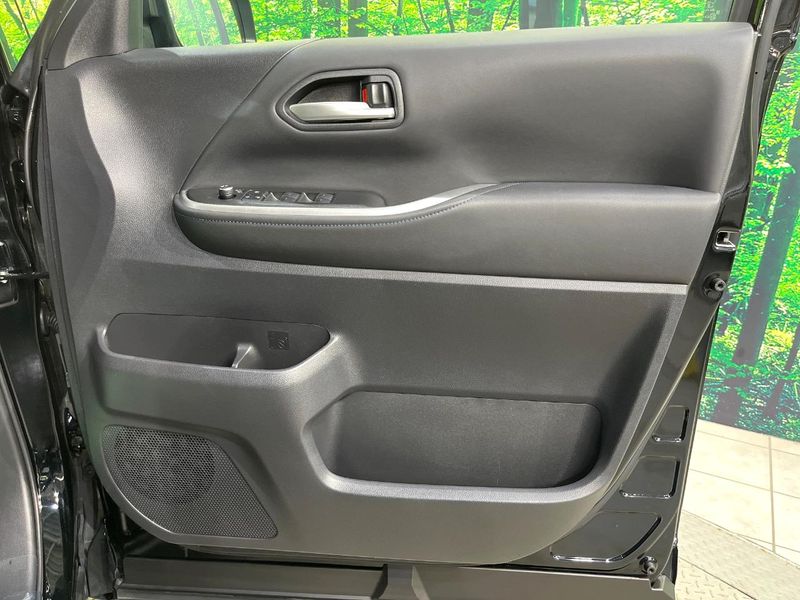 2022 Toyota Voxy 6BA-MZRA95W (UW-6a6035f9a142b)[13]