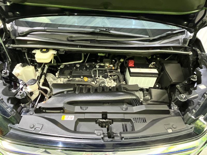 2022 Toyota Voxy 6BA-MZRA95W (UW-6a6035f9a142b)[25]